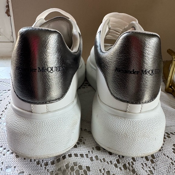 Alexander McQueen Women’s White and Black Leather Sneakers Size 37 - Picture 5 of 10